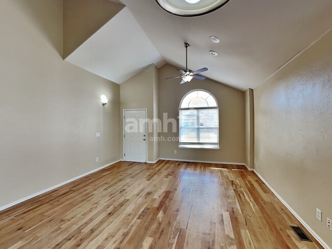 Building Photo - 2320 S Gibralter Way