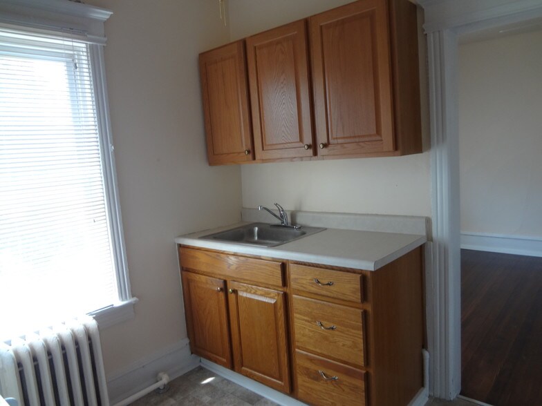 Building Photo - 2 N Austin Ave