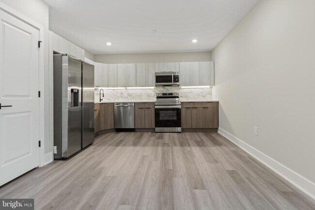 Building Photo - 520 N 37th St