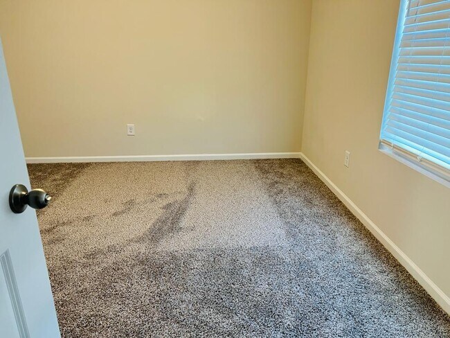 Building Photo - 280 Brook Farm Ln