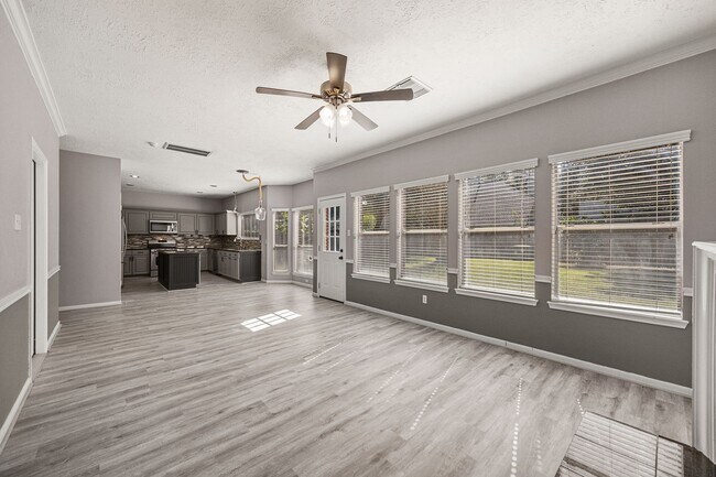 Building Photo - 4707 Leicester Way