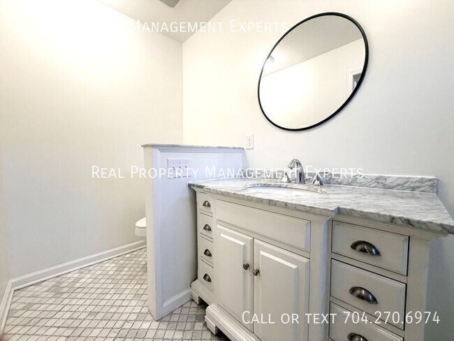 Building Photo - 8509 Golf Ridge Dr