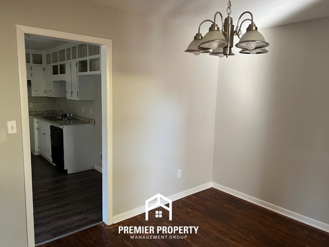 Building Photo - 2322 Rodgers Dr NE