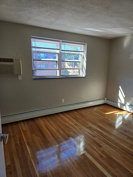 Building Photo - 268 Grove St