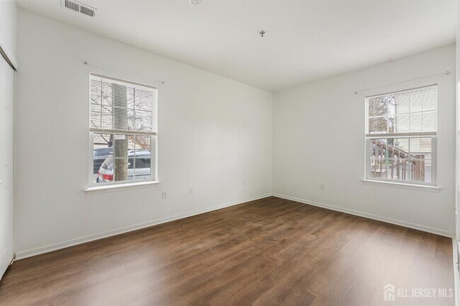 Building Photo - 128 Remsen Ave