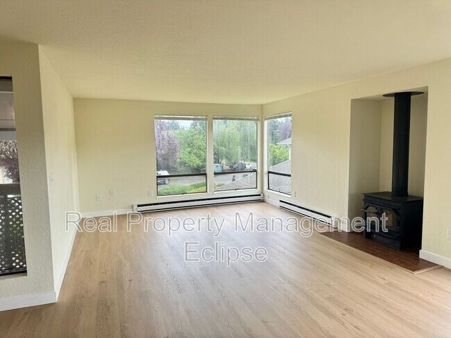 Building Photo - 17319 Stone Ct N