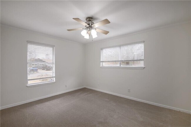 Building Photo - 8706 Primrose Ln