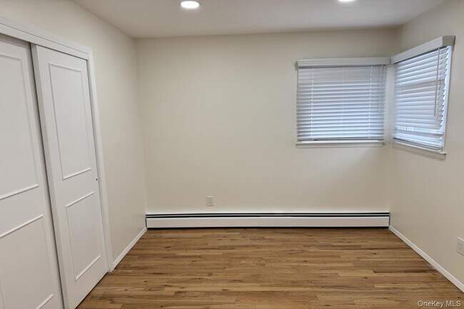 Building Photo - 6 Merle Pl