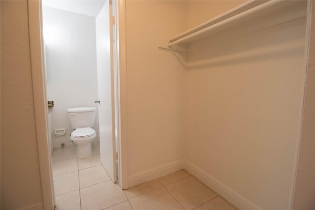 Building Photo - 400 SW 7th Ave