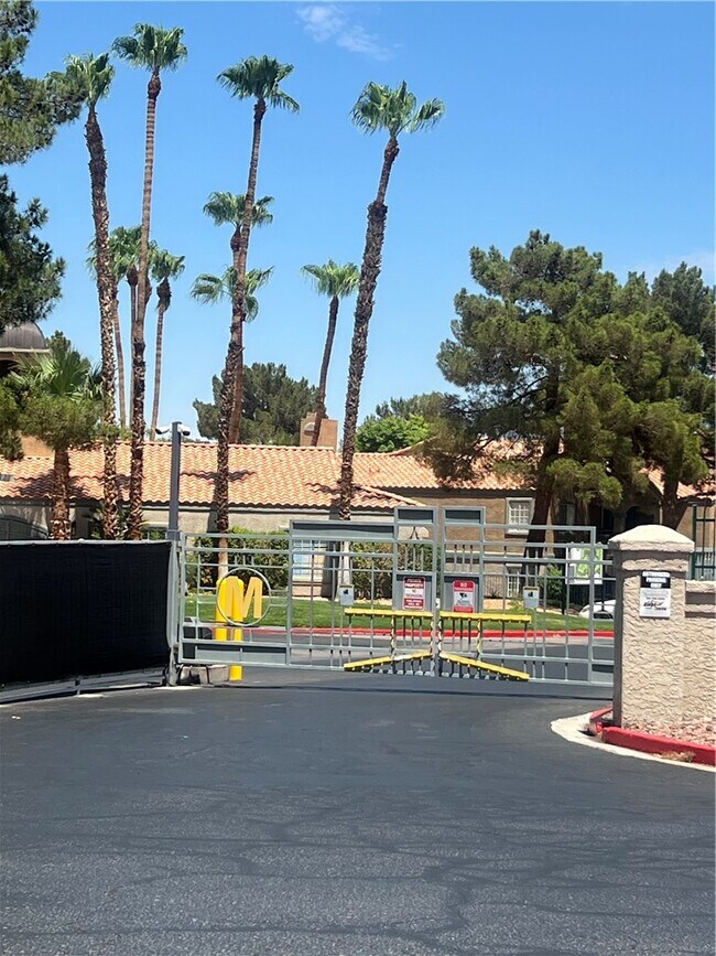 Building Photo - 230 Mission Catalina Ln