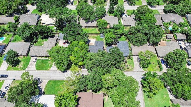 Building Photo - 9622 Fairdale Ln