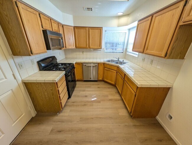 Building Photo - 5117 Kingsbridge