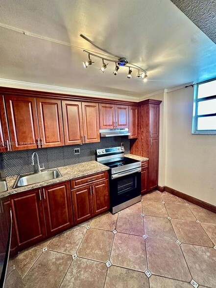 Building Photo - 2903 N Miami Beach Blvd