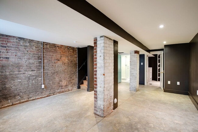 Building Photo - 2620 Hanover Ave