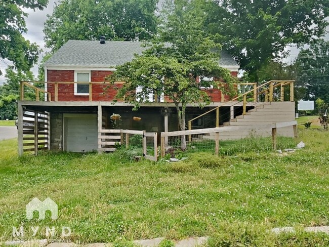 Building Photo - 2206 Eastland Ave
