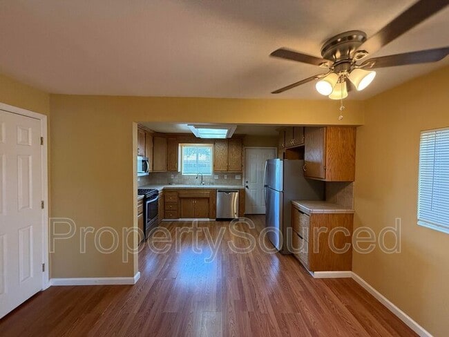 Building Photo - 524 E Krell Ln