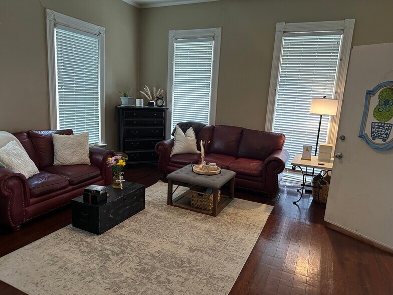 Building Photo - 112 E Church St