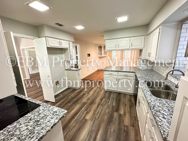 Building Photo - Charming 3 Bedroom, 2.5 Bathroom Home in A...