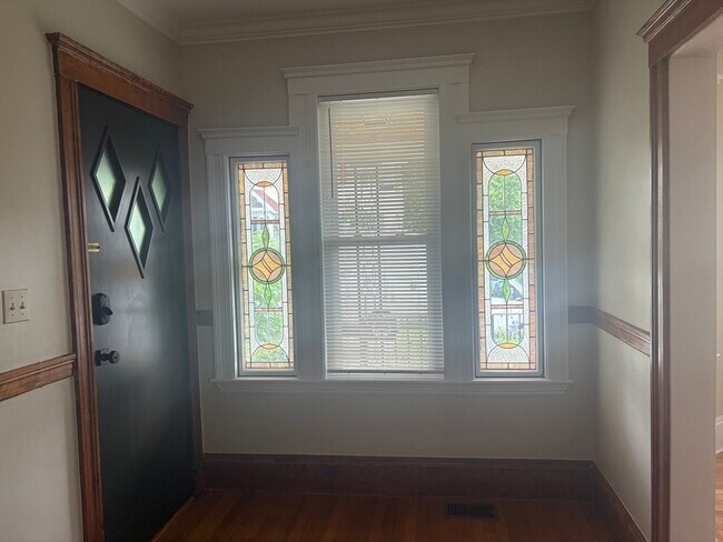 Building Photo - 14 Fairview St