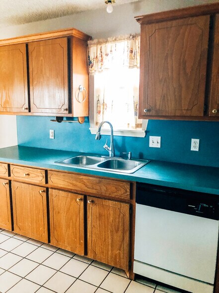 Building Photo - 6104 7th Dr