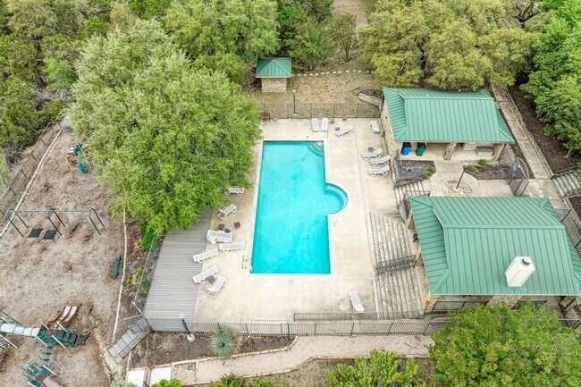 Building Photo - 545 Tom Sawyer Rd