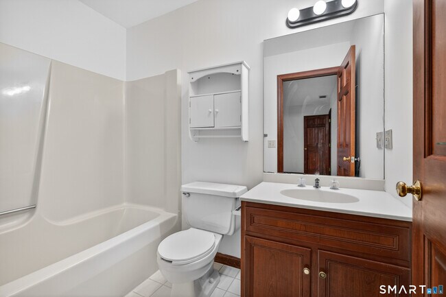 Building Photo - 82 Limewood Ave