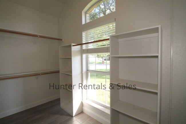 Building Photo - Country Trails Gem with a Pool Made for Te...