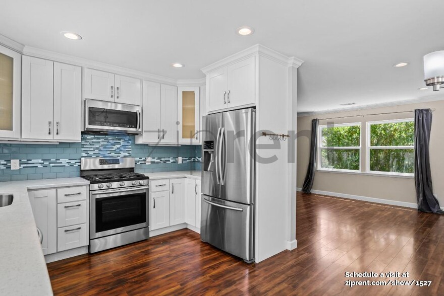 Primary Photo - 1133 Lovell Ave