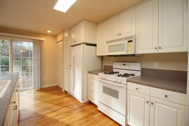 Building Photo - 5764 SW Kimball Ct