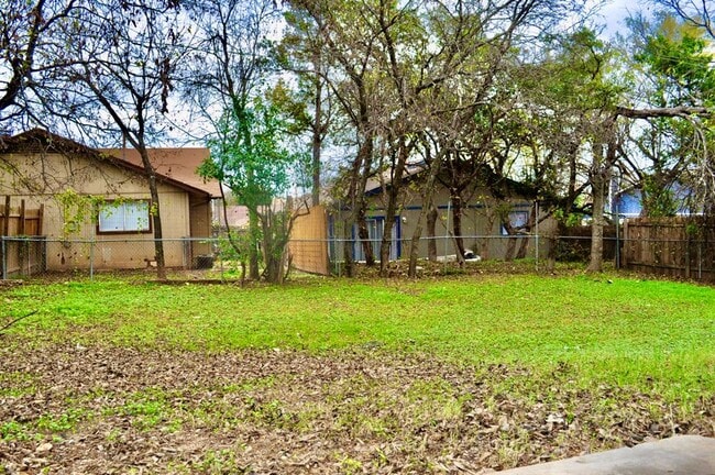 Building Photo - 908 Speer Ln