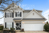 Building Photo - Don't miss out on this lovely 5BR 3BA home