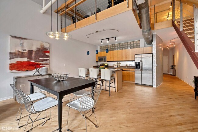 Building Photo - 203 S Sangamon St