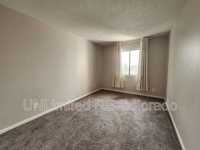 Building Photo - 431 S Kalispell Way