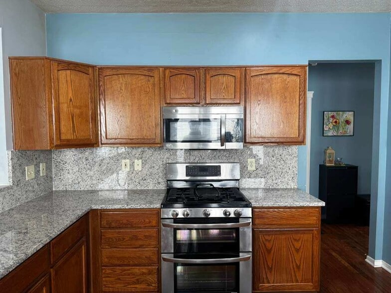 Building Photo - 5737 Sugarwood Dr