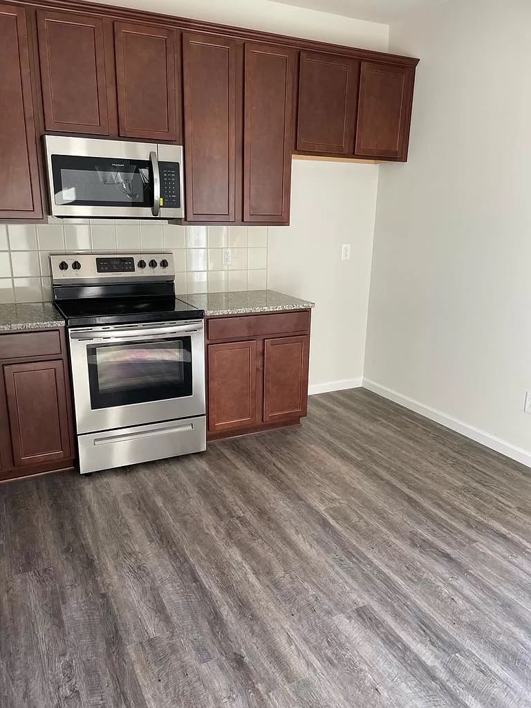 Building Photo - Room in Townhome on Johns Walk Way