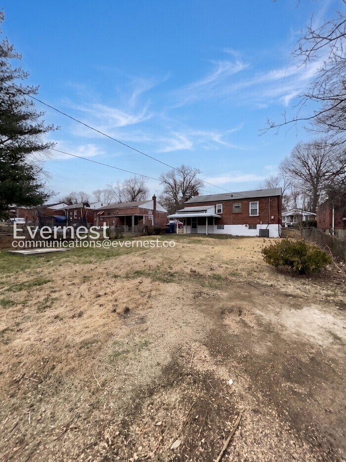 Building Photo - 5546 Floy Ave