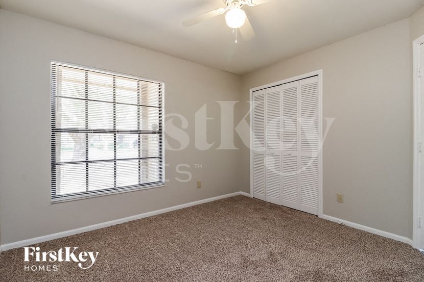 Building Photo - 1907 Landside Dr