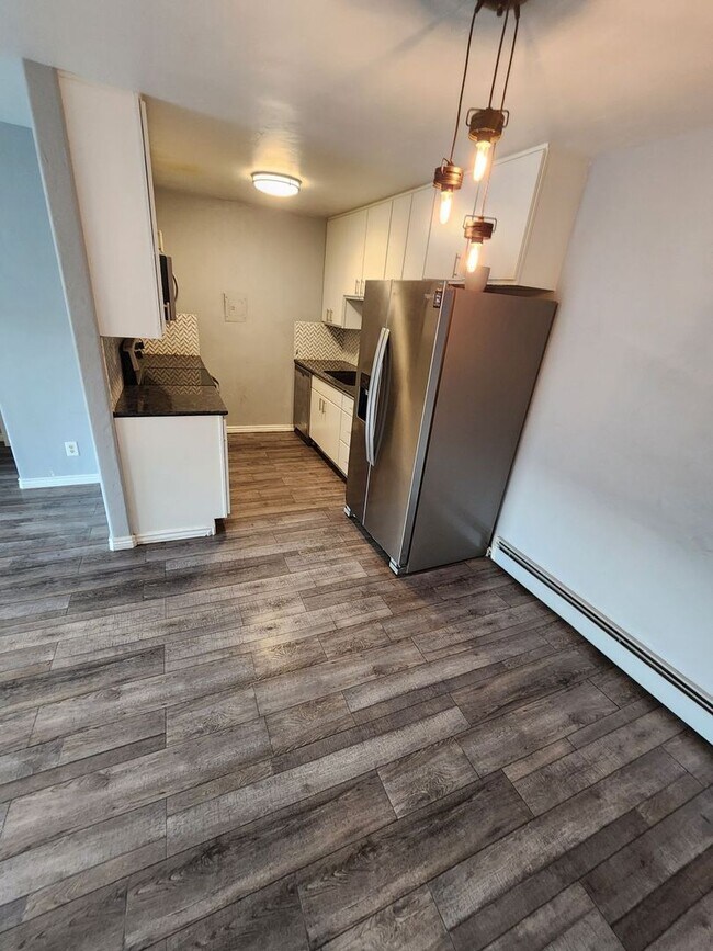 Building Photo - 5030 El Camino Dr