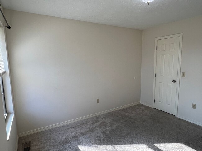 Building Photo - All Brick 3 Bedroom, 2 Bathroom near Twin Oaks