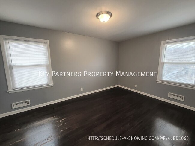 Building Photo - 1309 W 100th Terrace - Short term option!