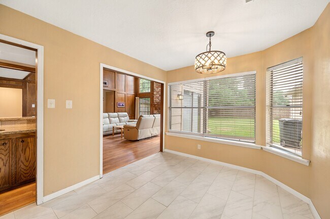 Building Photo - 18107 Shadow Valley Dr