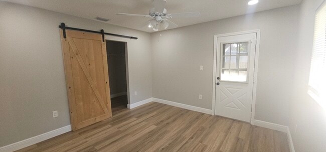 Building Photo - 5802 N Suwanee Ave