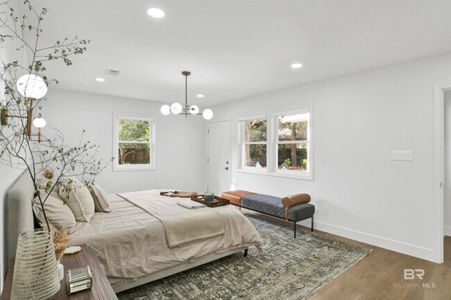 Building Photo - 380 S Church St