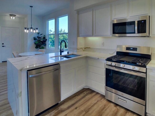 Building Photo - 4300 Newton Ave