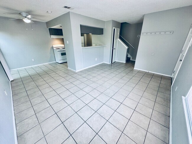 Building Photo - 5305 Woodland Oaks Ct