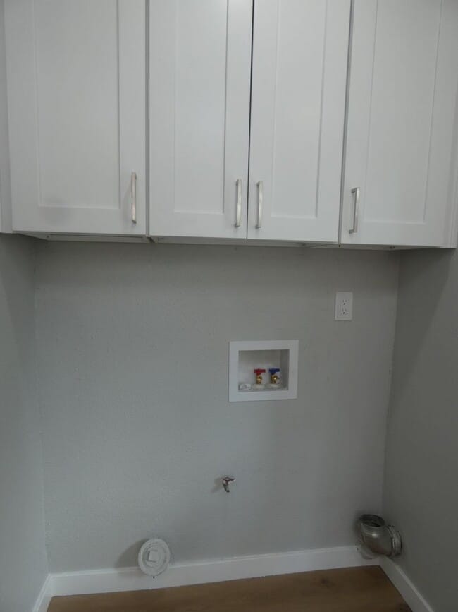 Building Photo - *Available NOW  in Whittier!*