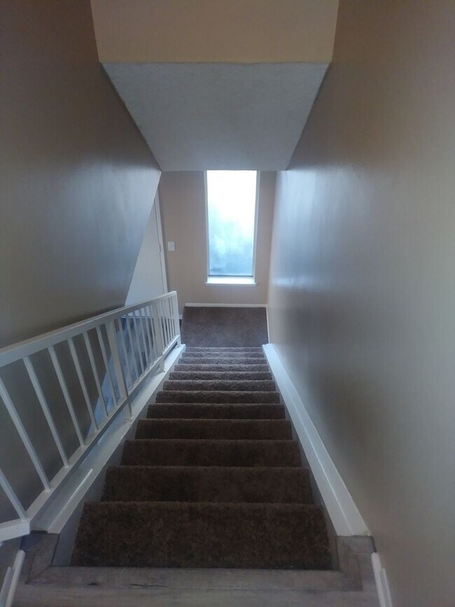 Building Photo - 798