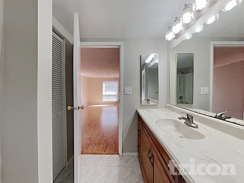 Building Photo - 8108 Chickasaw Ln