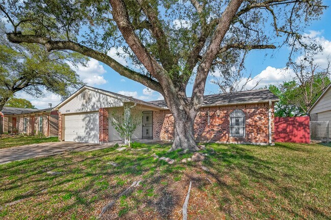 Building Photo - 6206 Homeview Dr