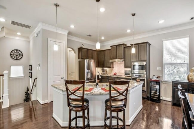 Building Photo - 12265 Oxford Cres Cir